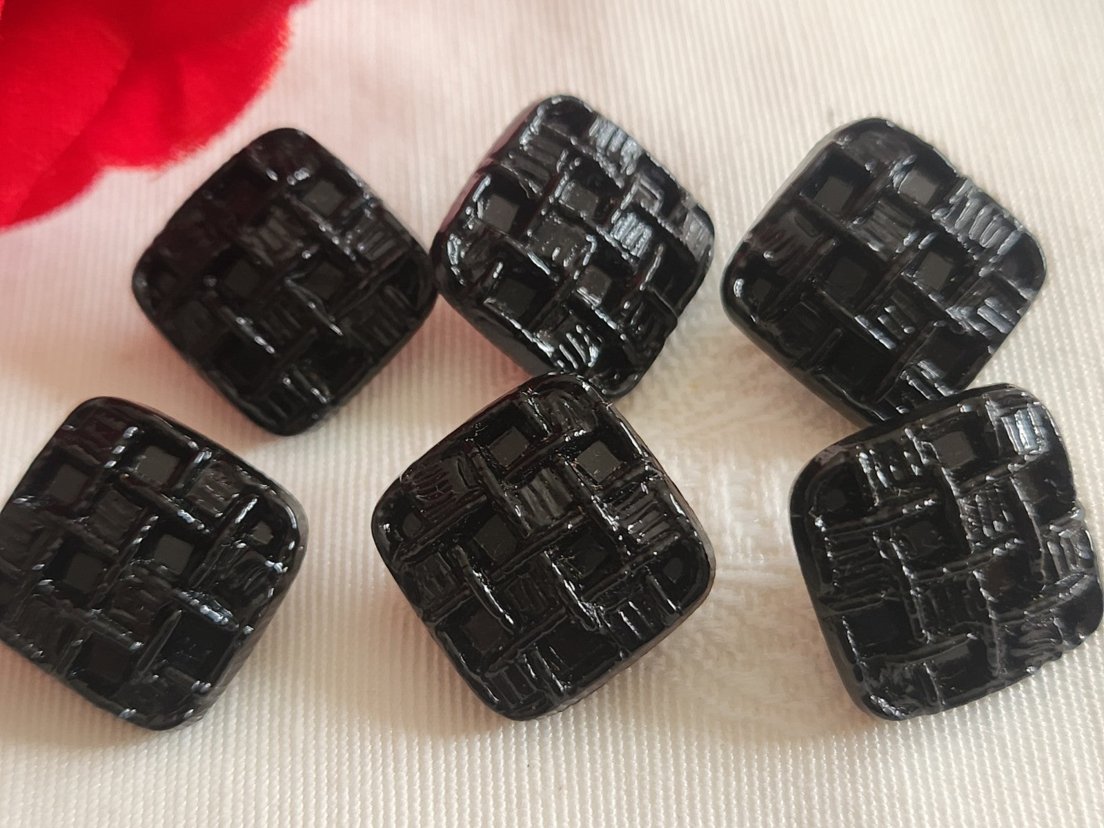 Lot 6 boutons anciens en verre noir 1,5 cm ou 15 mm carré pied ref 6310
