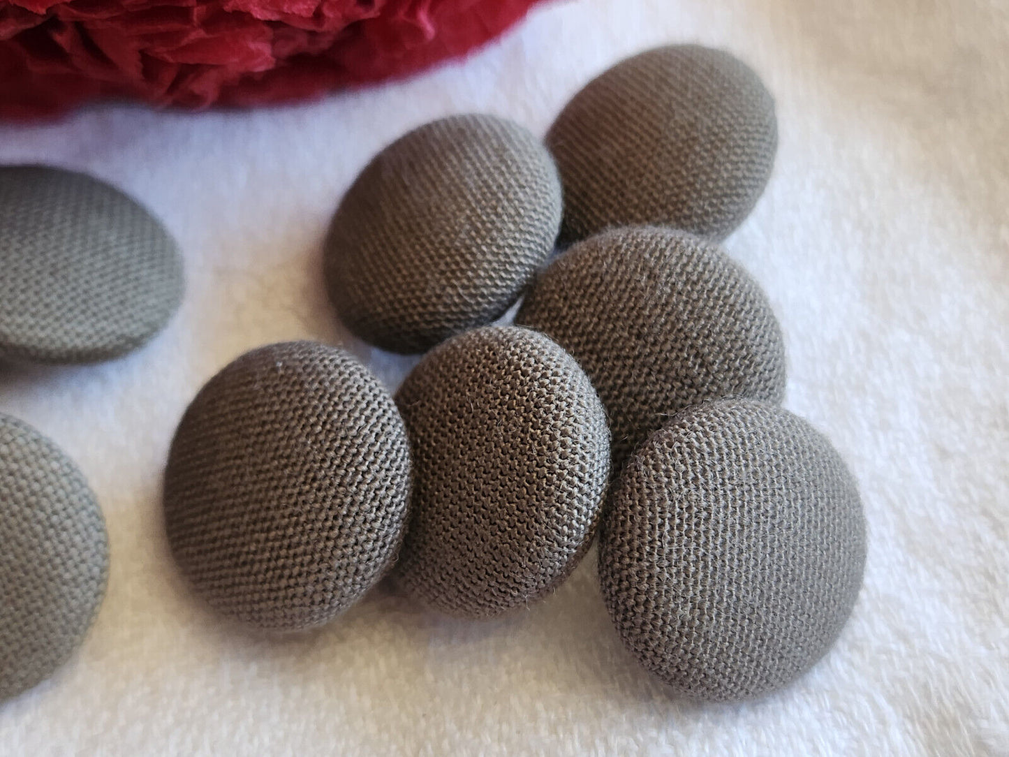 Lot 10 boutons vintage recouvert de tissu gris 1,5 et 1,6 cm panaché ref 5047