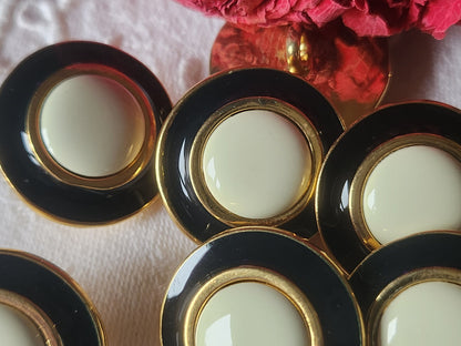 Lot 6 gros boutons vintage en metal émaillé creme noir 2,7 cm lourd ref 1348