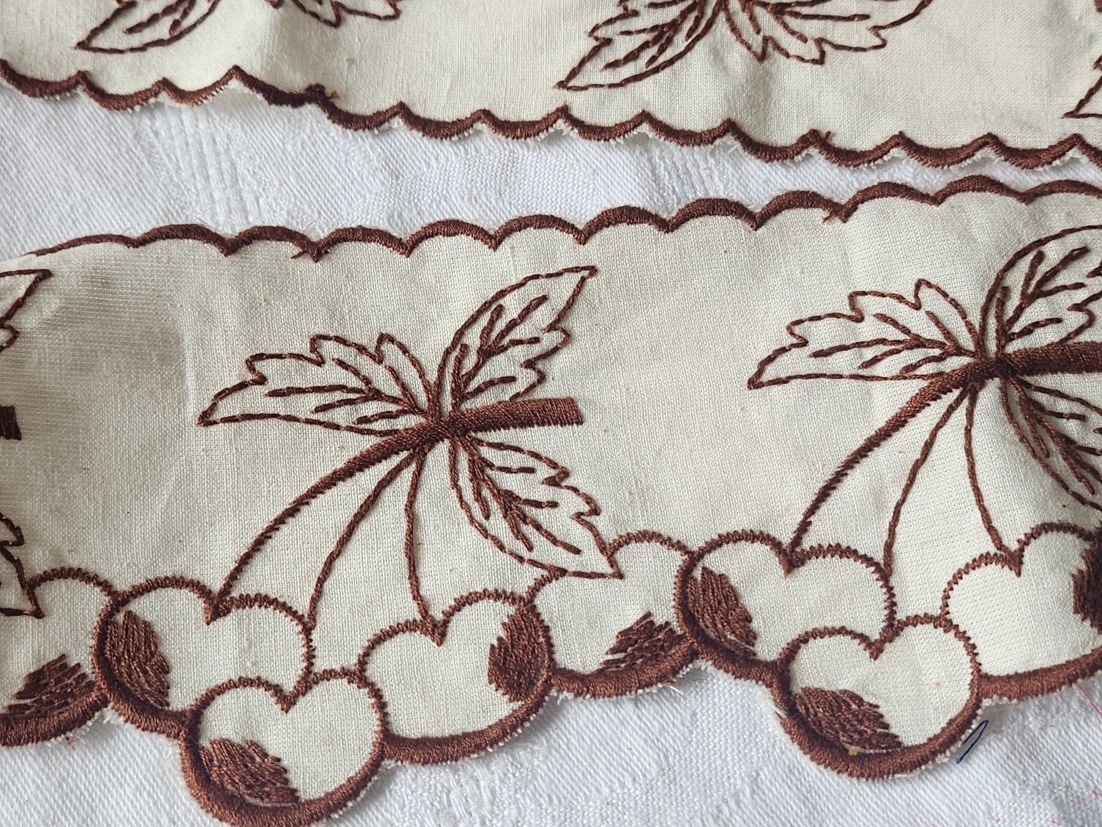Large bordure galon vintage cuisine cerse marron 2 m 20 sur 9 cm A3