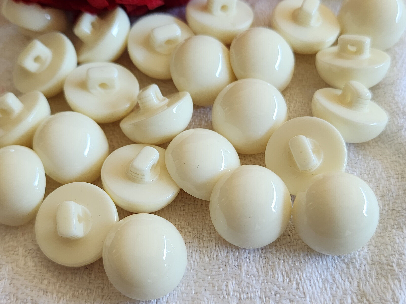 Lot 12 boutons vintage bombé demi sphere creme lumineux 1,4/1,5 cm ref 1913