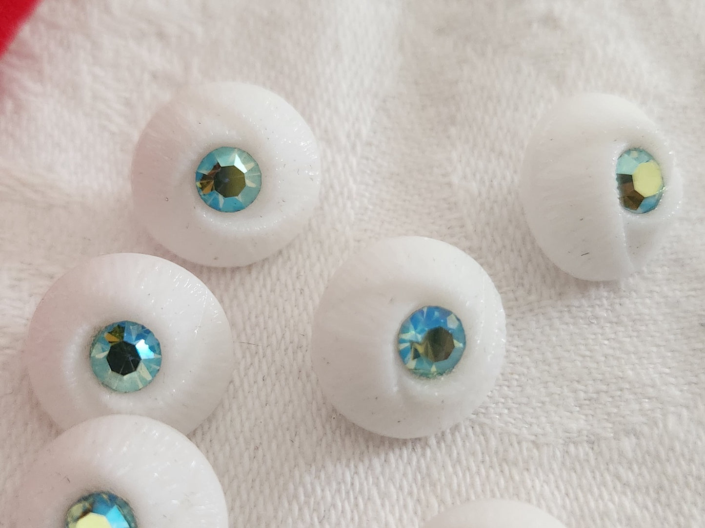 Lot 6 boutons vintage en verre blanc avec strass mordoré vert  1,3 cm ref 6365