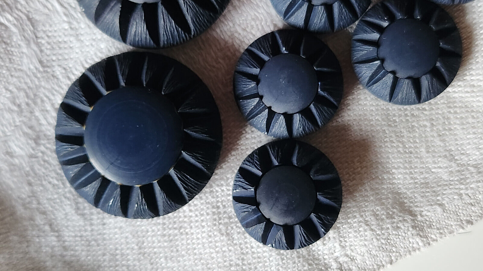 Lot 7 jolis boutons vintage bleu forme marguerite panaché 1,7 et 2 cm ref 1317