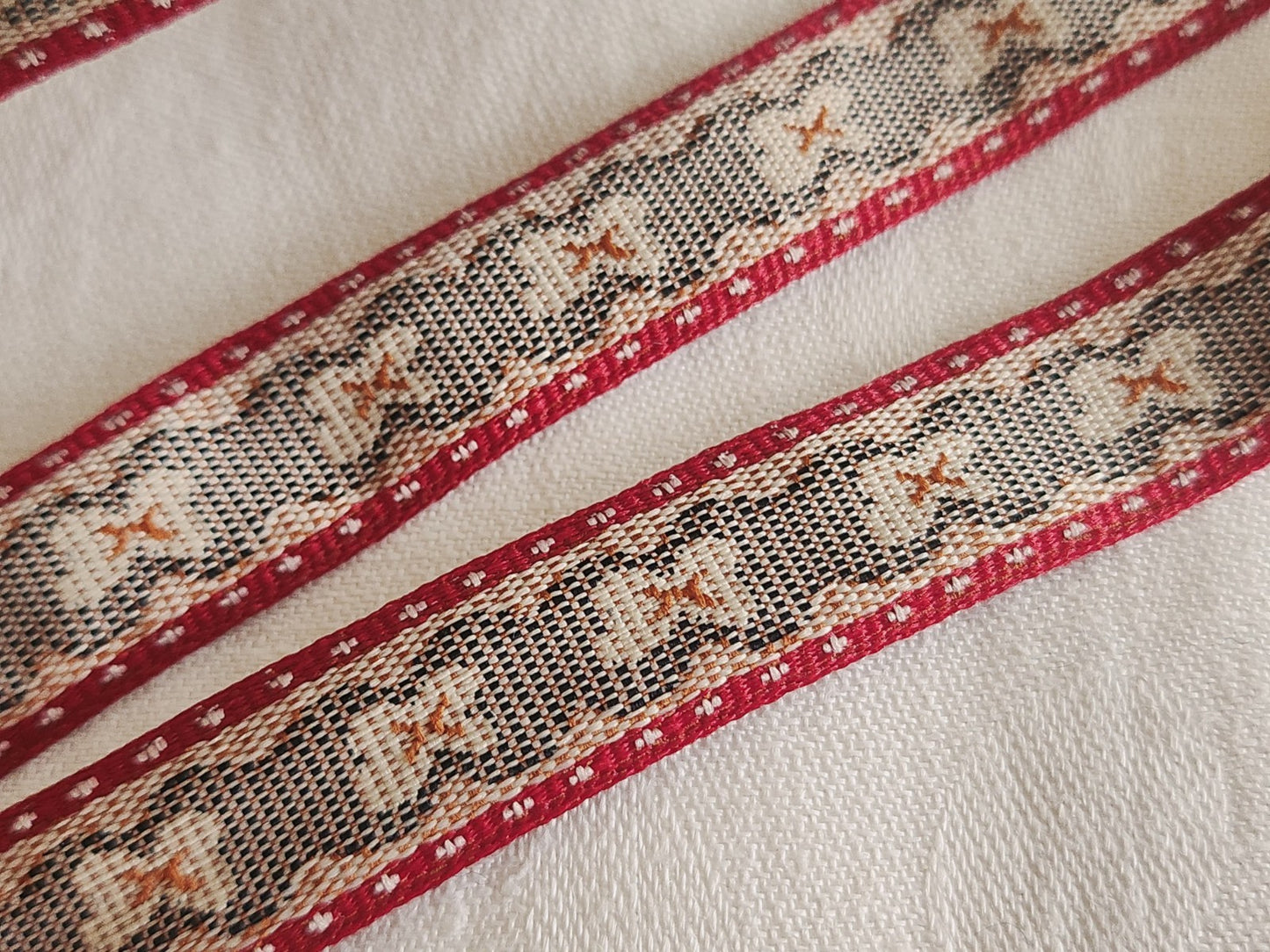Galon moderne made in France "penelope" 3 mètres sur 1,5 cm A5