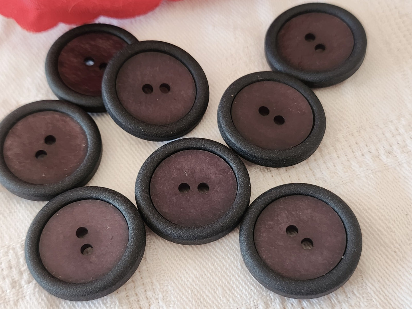 Lot 8  boutons vintage violet deux tons à trous ref 3875