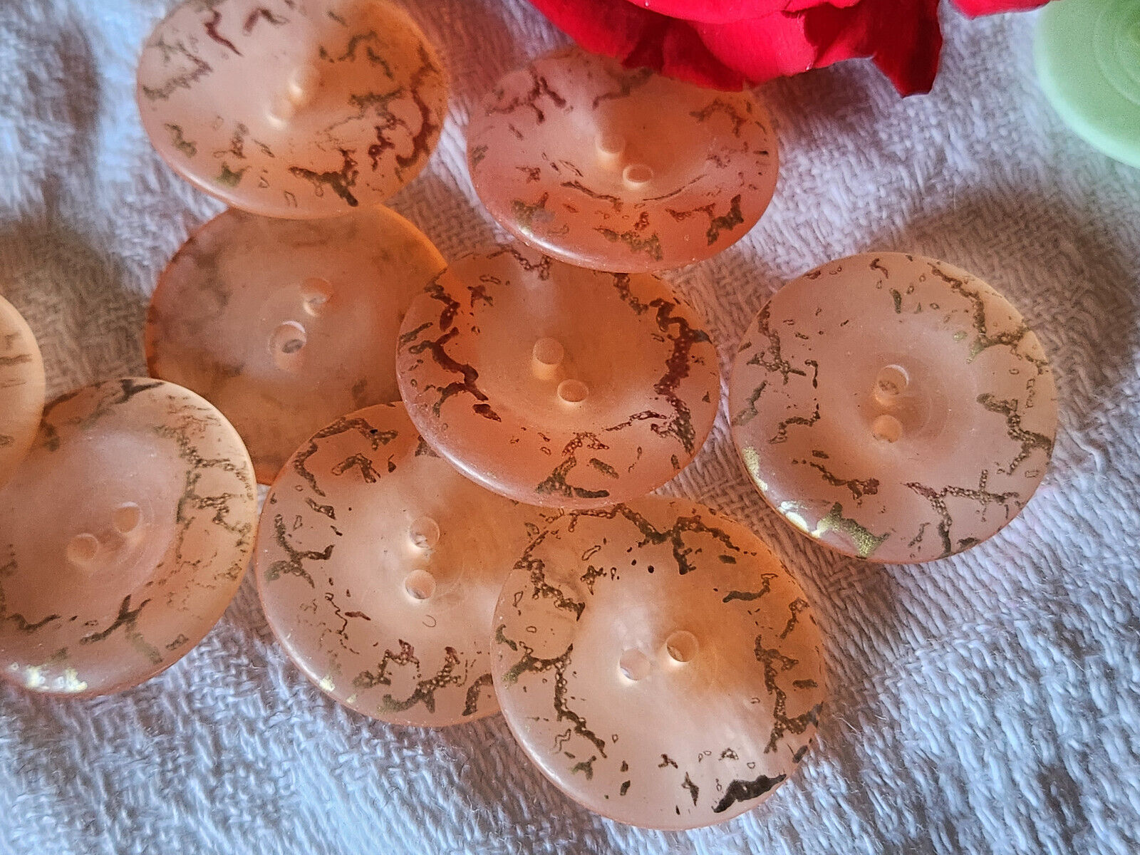 Lot 9 boutons vintage rose liseré doré trou originaux mat  2,2 cm ref 681