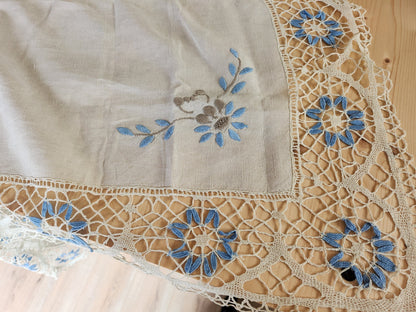Large bordure ancienne grise lin dentelle bleu broderie à détourner ou recup B3
