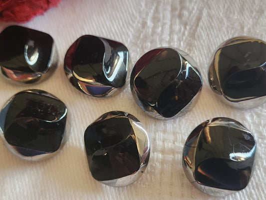 Lot 7 boutons anciens en verre  noir argenté pied métal    1,7 cm ref 5714