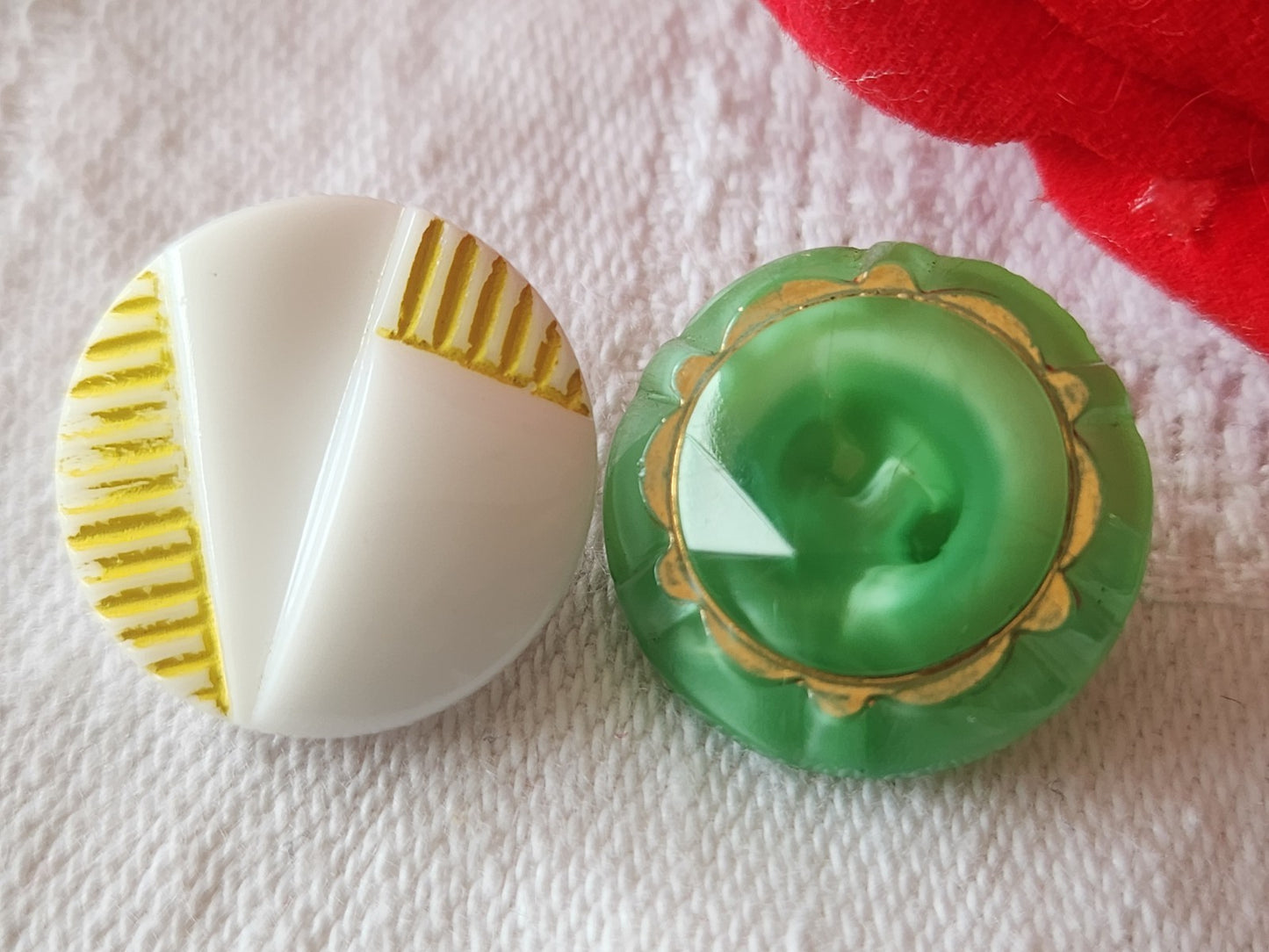 Duo boutons en verre vintage jaune vert 1,7 et 1,8 cm G2I