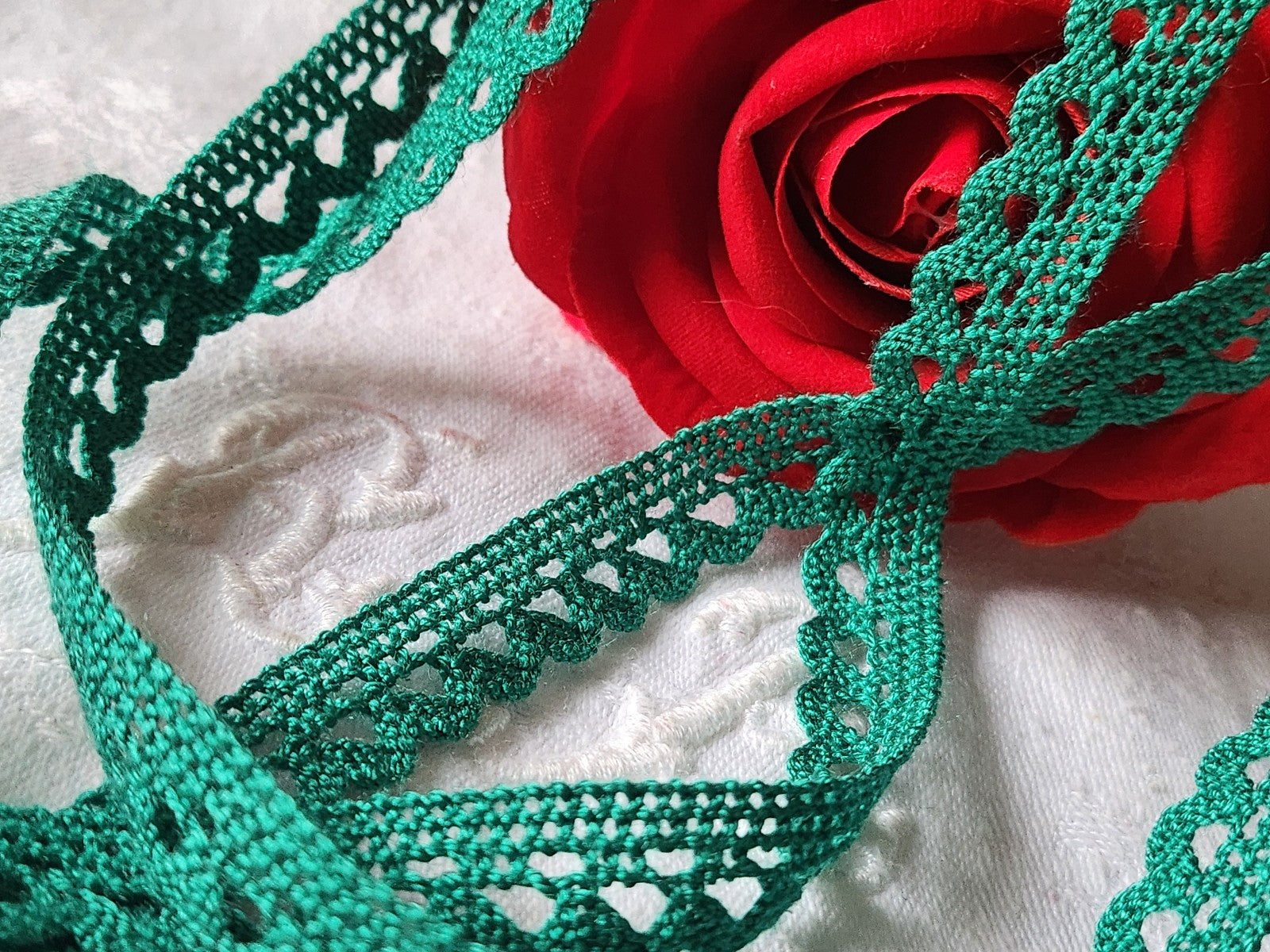 Dentelle vintage vert  coton 3 métres sur 1,2 cm A6
