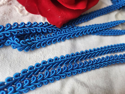 Galon vintage bleu satiné lumineux 2 métres 80  sur 0,8 cm A3