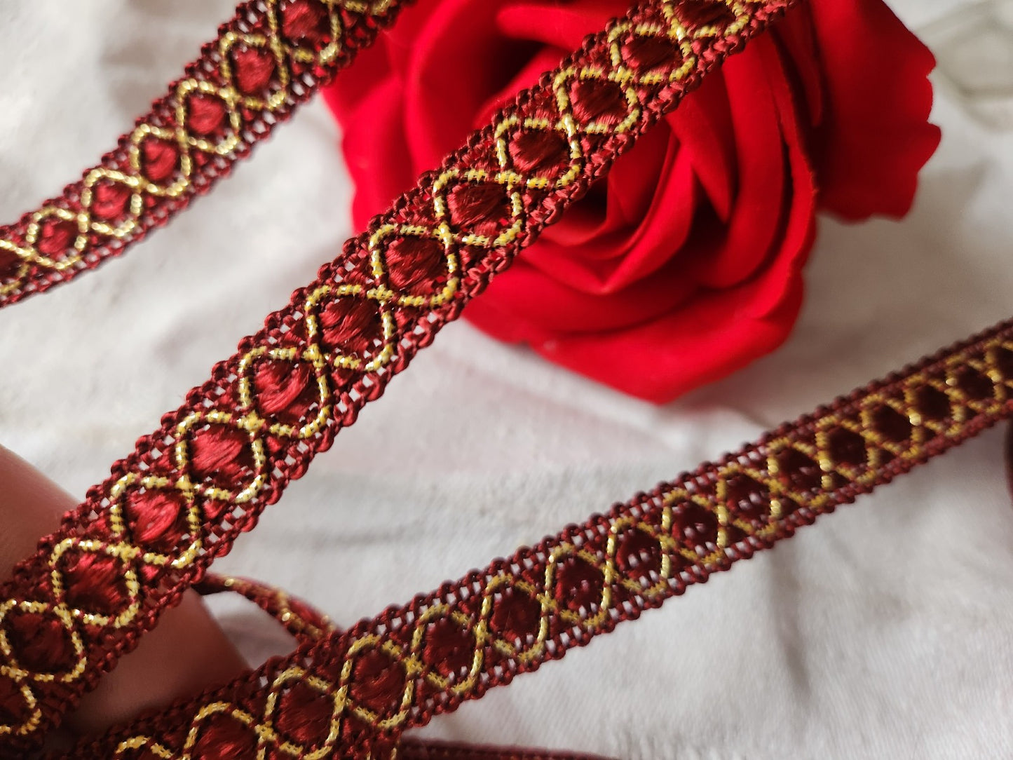 Galon vintage rouge/marron doré satiné 2 métres sur 1,3 cm A1