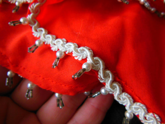 Fichu vintage jamais utilisé rouge ornement galon  bijoux mimi  B6