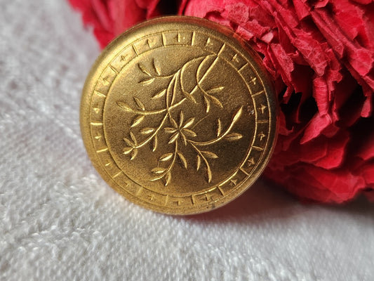 Gros bouton ancien en métal doré motif fleur collection 2,4 cm ref 4848