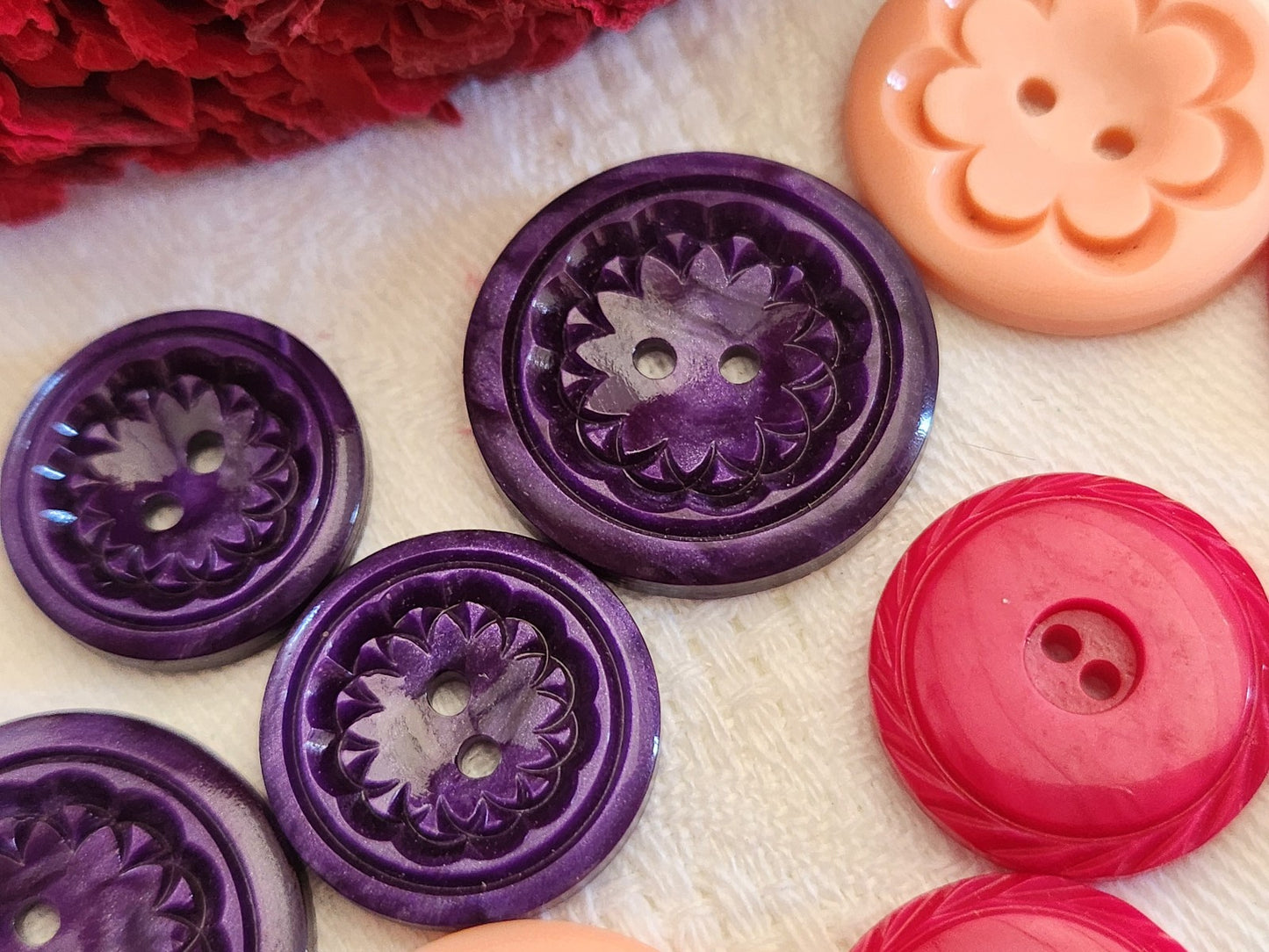 Lot 10 boutons vintagerose / violet ciselé motif 1,8 à 2,2 cm ref 1886