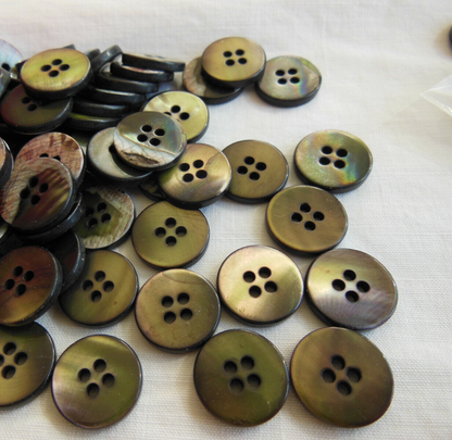 Lot 12 boutons anciens en nacre  vert vintage 1,2 cm ref 3438