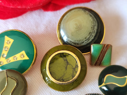 Lot 10 boutons vintage en métal vert panaché 1,6 à 2,2 cm ref 6057