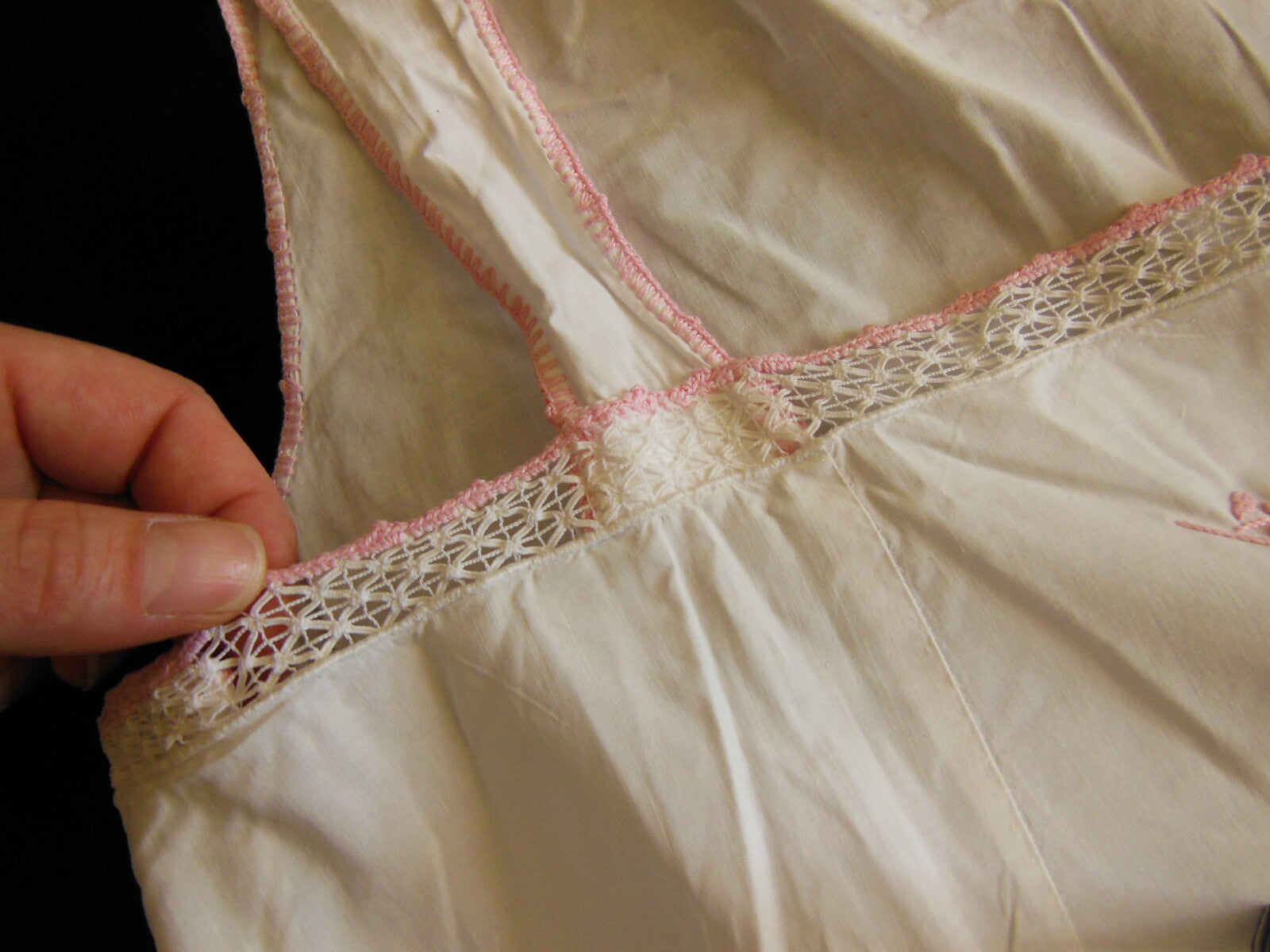 Chemise de nuit ancienne broderie rose monogramme AD  B1