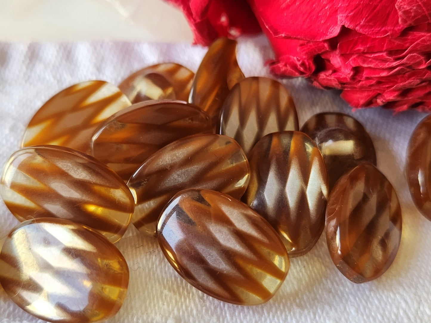 Lot 14 boutons vintage  marron inclusion etroits pied 1,2 sur 1,7 cm ref 3751