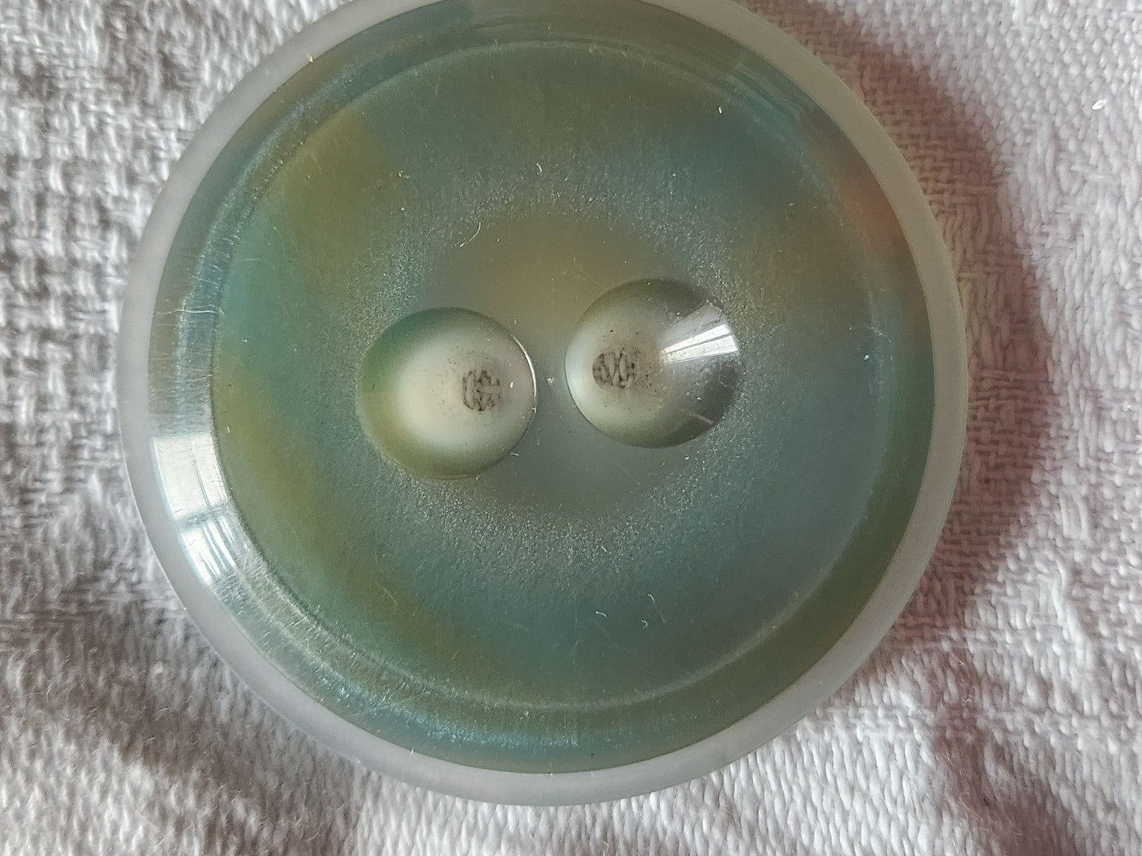 Enorme bouton vintage teinte moucheté nacré 5 cm XXL ref 7000