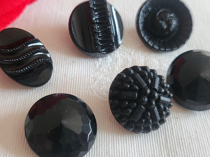 Lot 6 boutons anciens vintage  en verre noir  panaché 1,7/1,8 cm ref 6239