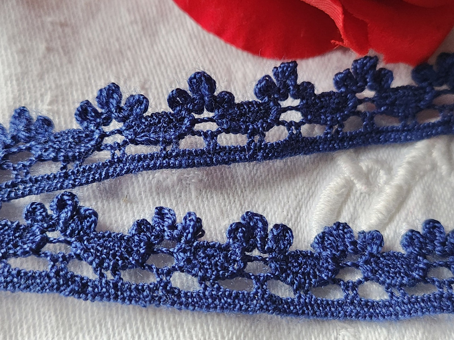 Dentelle vintage bleu foncé  coton 3 métres sur 1,3 cm A6