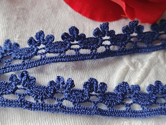 Dentelle vintage bleu foncé  coton 3 métres sur 1,3 cm A6