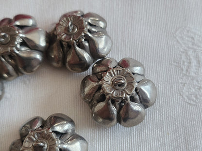 Lot 6 boutons vintage métal effet pétale fait main 2,4 cm ref 6235