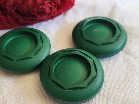 Trio  boutons vintage vert mat trvaillé 2,7  cm pied ref 1628