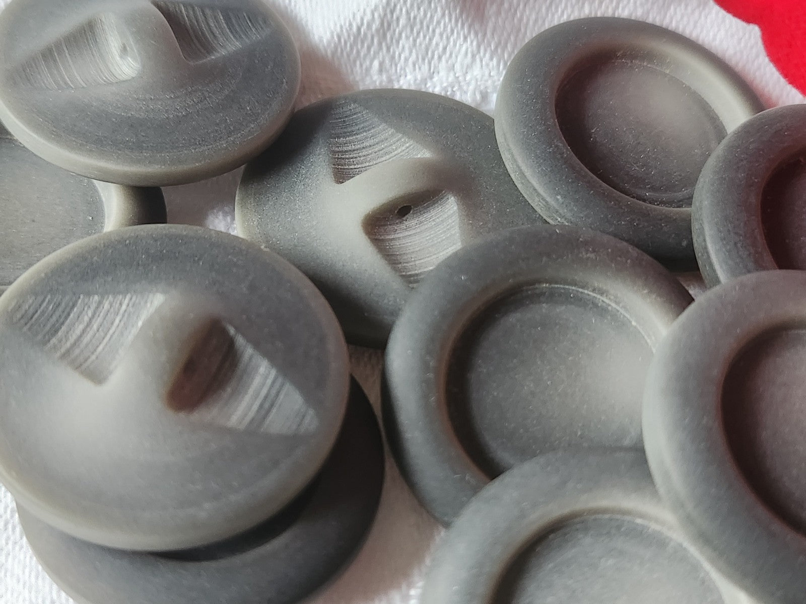 Lot 6 gros  boutons vintage gris mat 2,7 cm pied  ref 5248