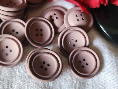 Lot 19 boutons vintage violet lilas incurvé trous 1,8 cm ref 4826