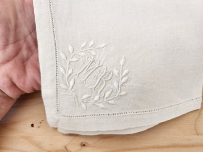 Lot 4 monogrammes anciens sur serviette MR broderie B8