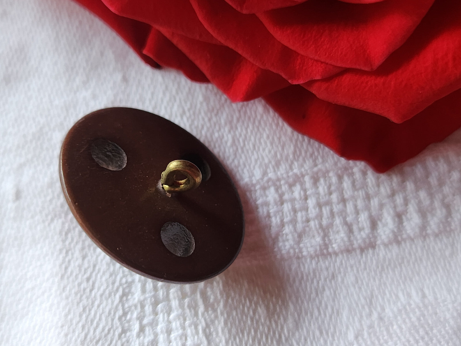 Bouton ancien collection marron blanc ajouré ajouré motif 2,4 cm  ref 1842