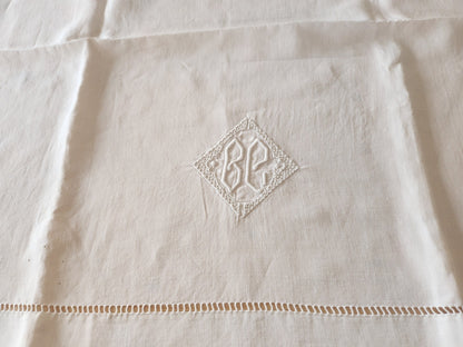 Ancien petit drap  monogramme BC enfant 84 sur 115 cm  B8