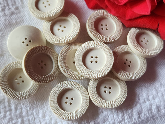 Lot 12 boutons vintage créme bord lumineux trous 1,8 cm ref 1964