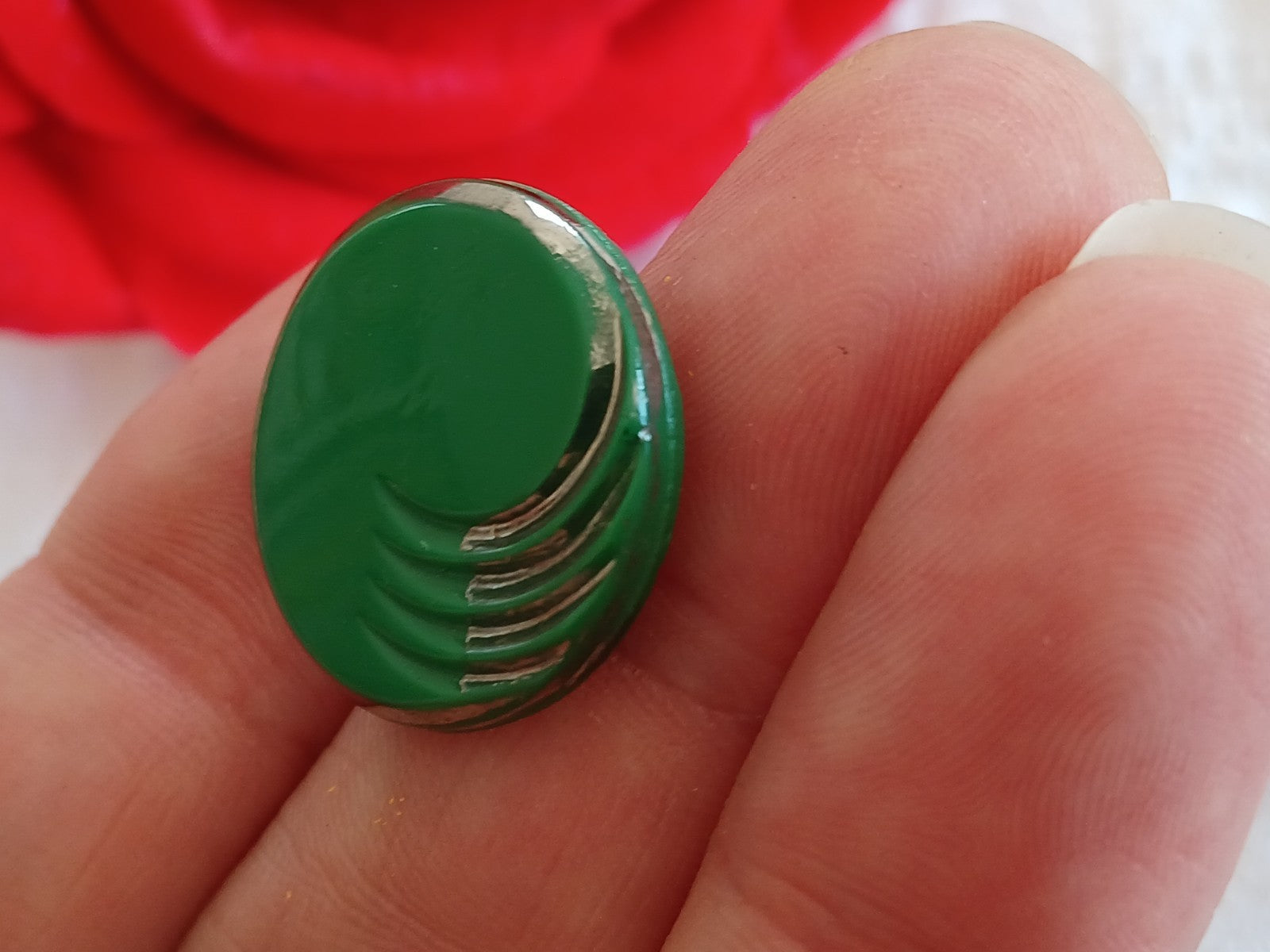 Ancien bouton en verre argenté vert strié 2,2 cm ou 22 mm D16C