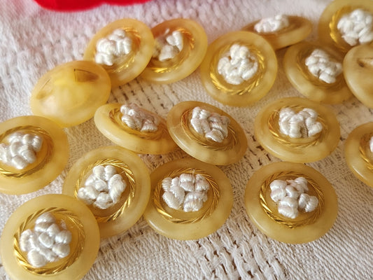 lot 6  boutons vintage coeur passementerie beige blanc à  pied 1,8 cm ref 4001