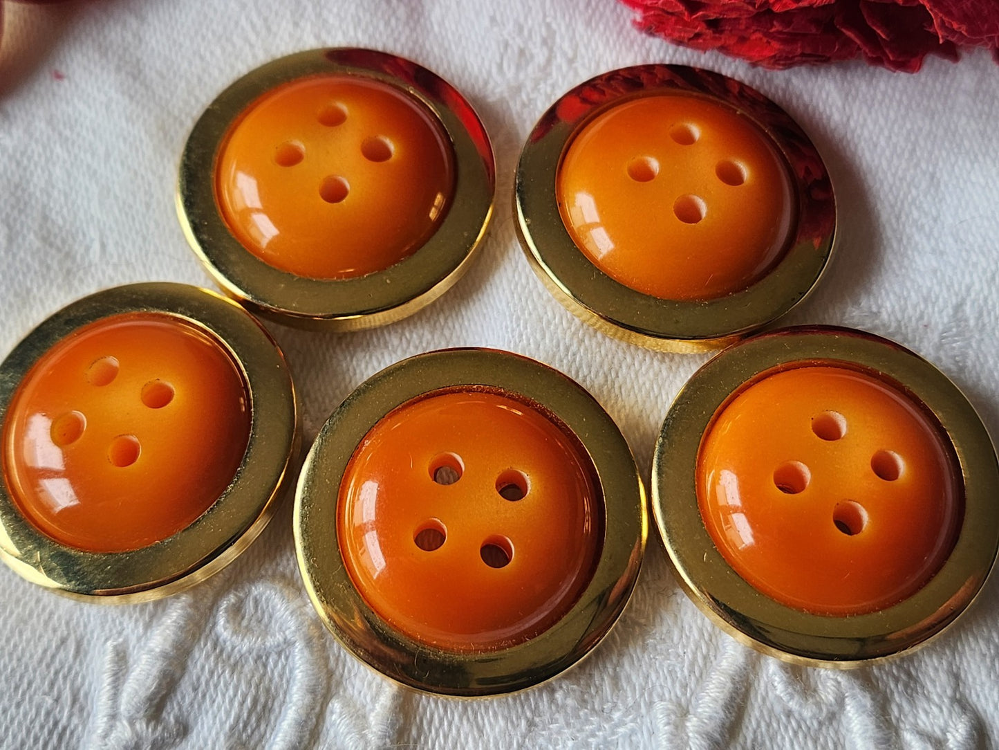 Lot 5 gros boutons vintage orange acrylique doré leger trous 2,8 cm ref 3752