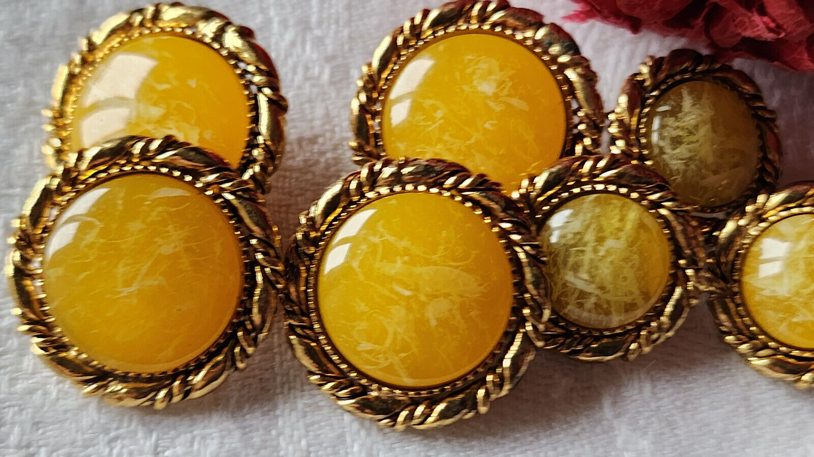 Lot  7 boutons en métal doré coeur jaune jaspé bijoux 1,5 et 1,9 cm ref 2931