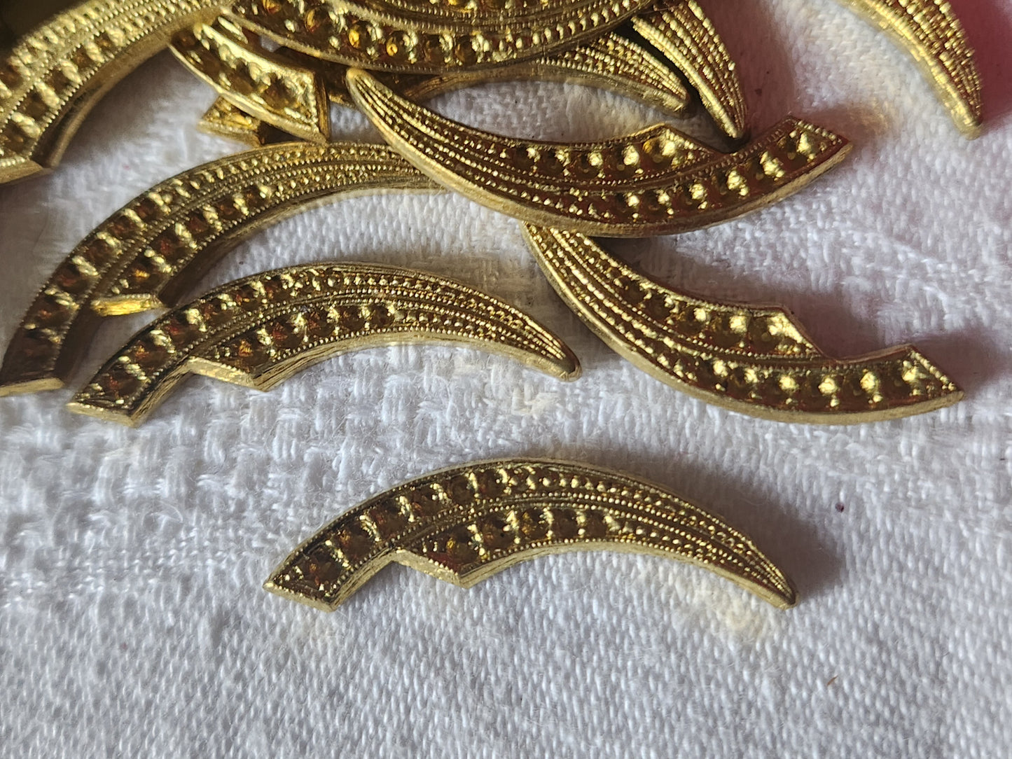 Lot 10 anciens ornement en métal   à strasser création bijoux vers 1950 lot n°1