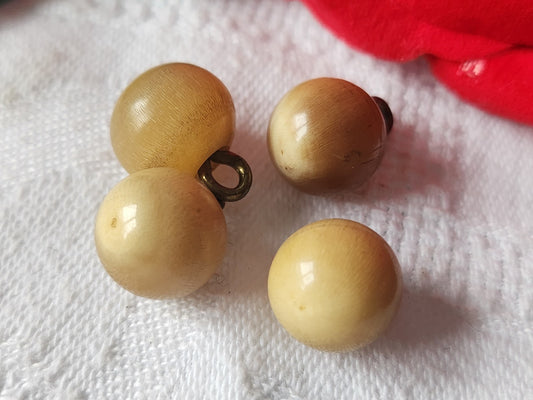 Lot 4 boutons anciens beige grelot pied metal 1/1,1 cm D6D