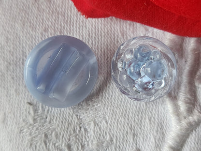 Duo boutons anciens en verre bleu travaillé vintage 1,5 ET 1,7  cm D9J