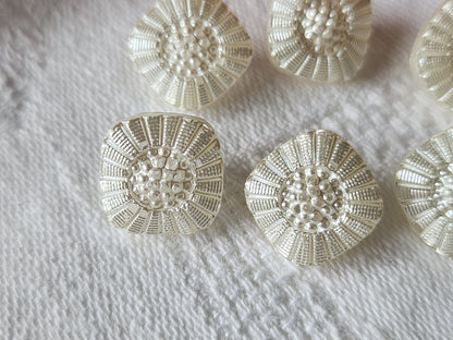 Lot 6 petits boutons anciens en verre marguerite manque de couleur 1,2 ref 4808