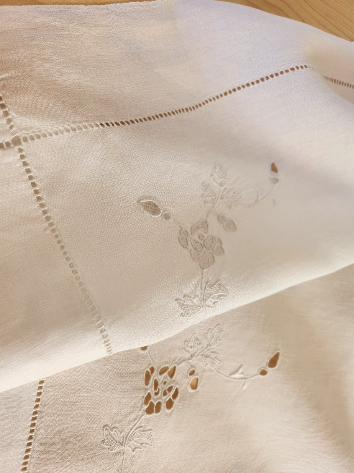 Ancien petit drap broderie incrustation ideal petit rideau enfant  B6