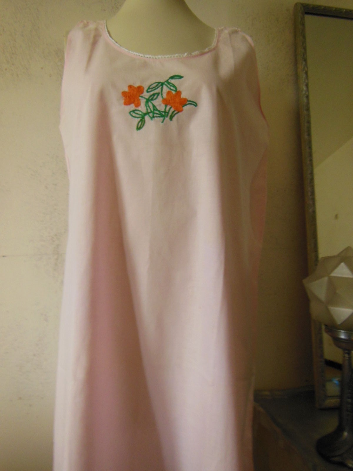 Chemise de nuit vintage rose  broderie dentelle à nettoyer B3