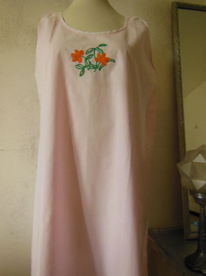 Chemise de nuit vintage rose  broderie dentelle à nettoyer B3