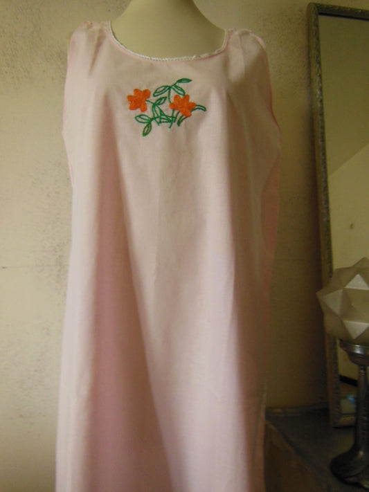 Chemise de nuit vintage rose  broderie dentelle à nettoyer B3
