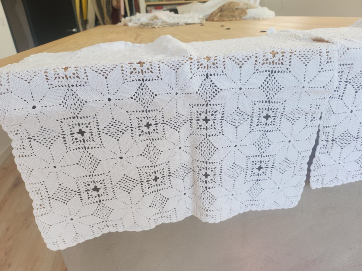 Lot 2 grands napperons anciens crochet blanc 47 sur 47 et 43 sur 44 cm B7