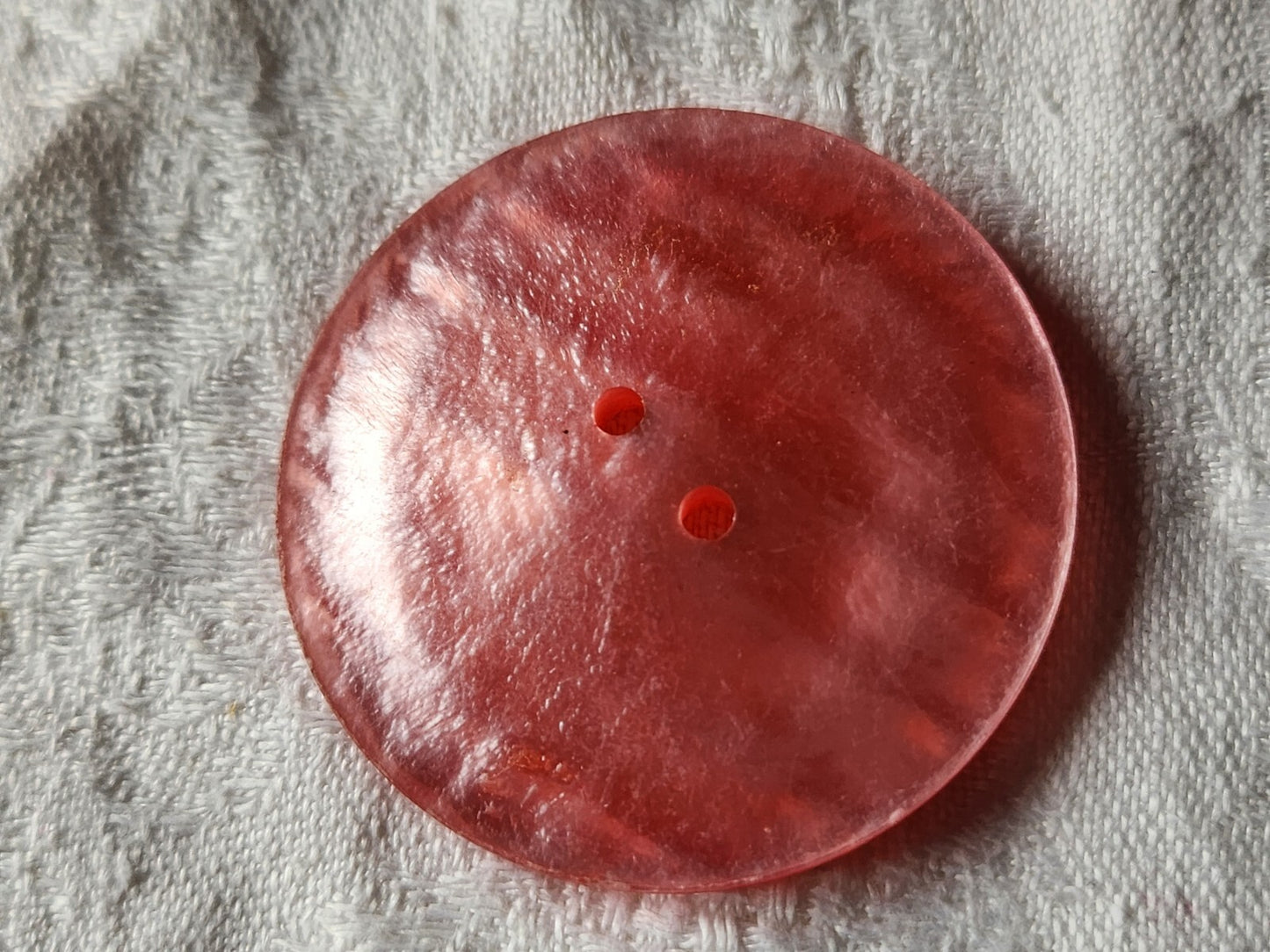 Enorme bouton vintage camaïeu rose à trous 4 cm ref 1421