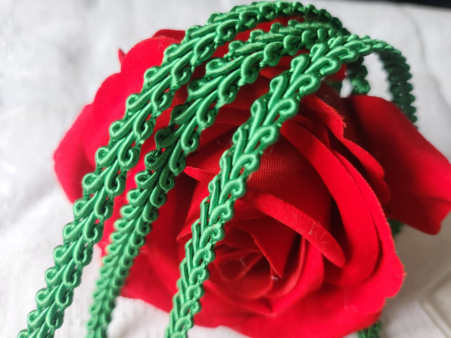 Galon vintage vert satiné lumineux 3 métres sur 0,7 cm A2